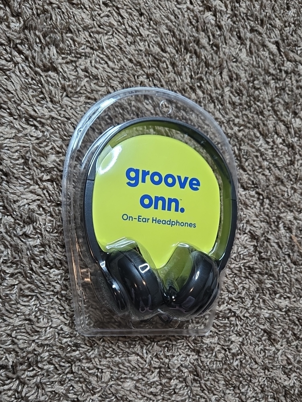 Groove onn On Ear Headphones Wired Adjustable Headband Lightweight Design AUX